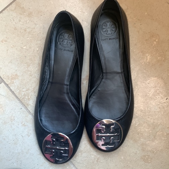 Tory Burch black leather flats size 8.5 gently used - Picture 3 of 14